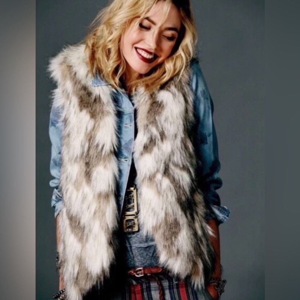 Free People Call of the Wild Faux Fur Vest • Size L • Vintage Boho